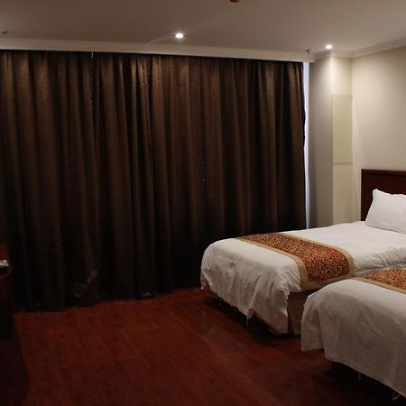 Greentree Wulumuqi Airport Hotel Ürümcsi Kültér fotó